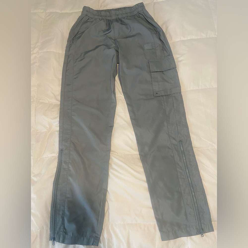 Alo Women's International Wide Leg City Pant - Cosmic Gray. Size Small - Picture 10 of 15